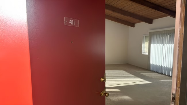 Building Photo - Modern Culver City Gem: Spacious 2-Bed Con...