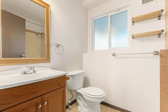 Building Photo - Great Home with Lots of Upgrades in a Great Location!