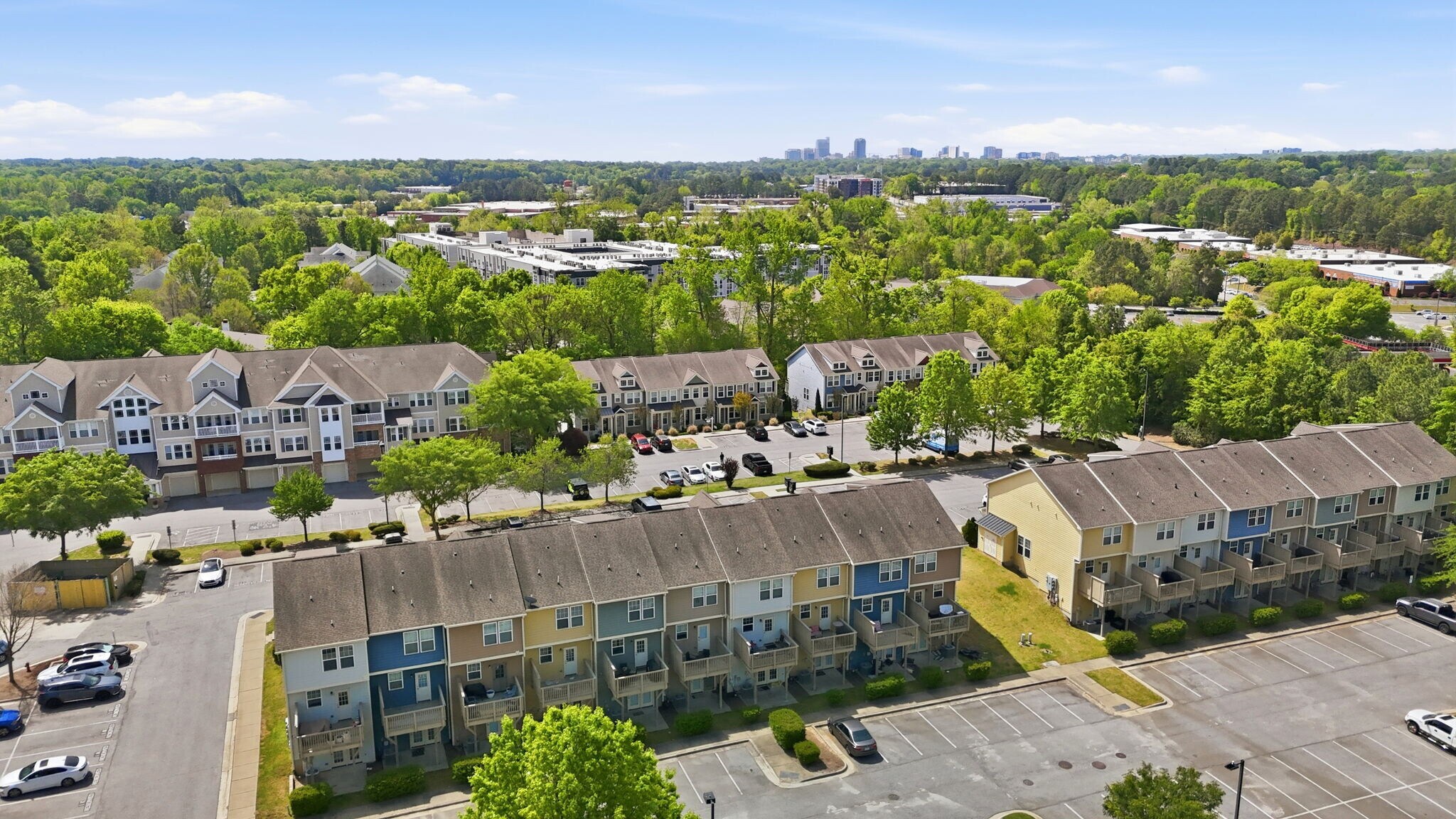 Centrally Located between North Hills & Downtown! - 2800 Bedford Green Dr