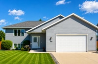 Building Photo - Spacious Split-Level Home with Large Backyard