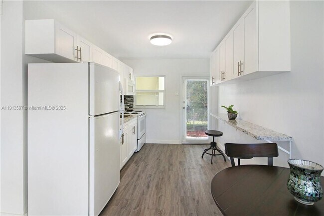 Building Photo - 1150 SW 26th Ave