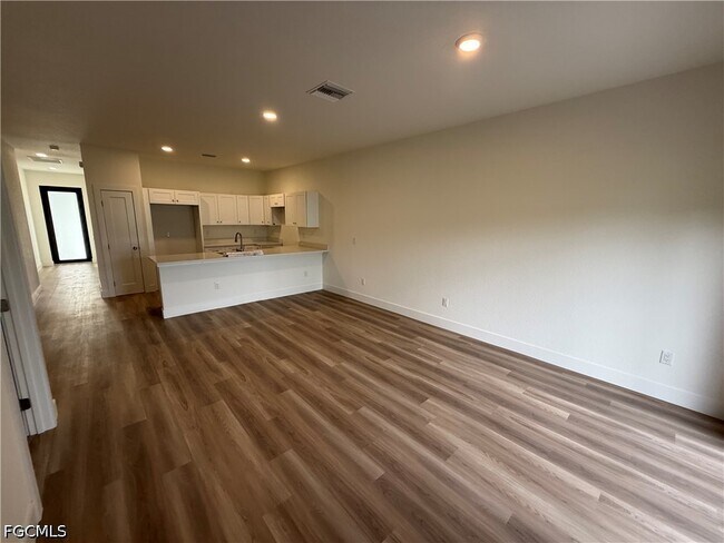 Building Photo - 227 Ivan Ave S