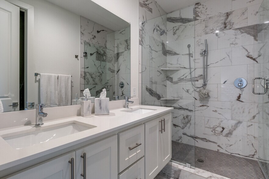 Building Photo - 5703 Lindell Ave