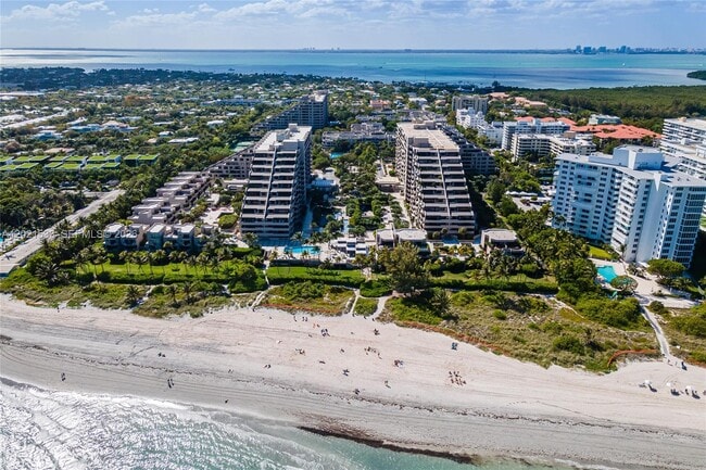 Building Photo - 141 Crandon Blvd