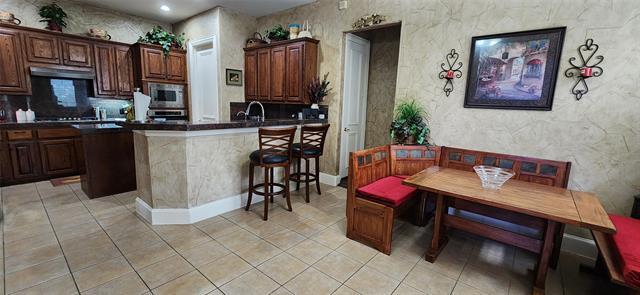 Building Photo - 1001 Llano Trce