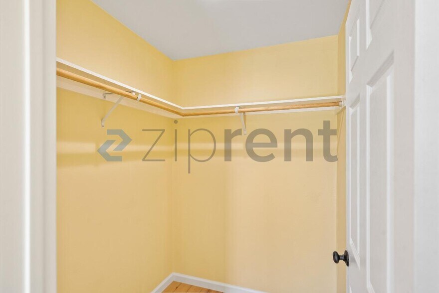 Building Photo - 732 W Edmundson Ave