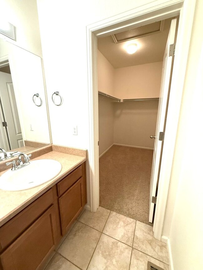 Building Photo - 2 bed/2.5 bath Townhome in Central Arvada ...