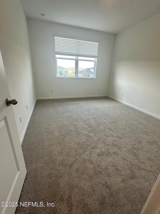 Building Photo - 483 Cherry Elm Dr