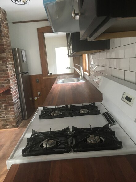 Stove view - 468 Union St