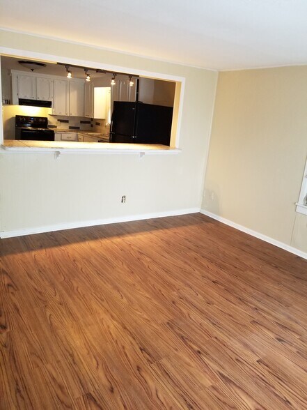 Building Photo - 1117 E Nettie Ave