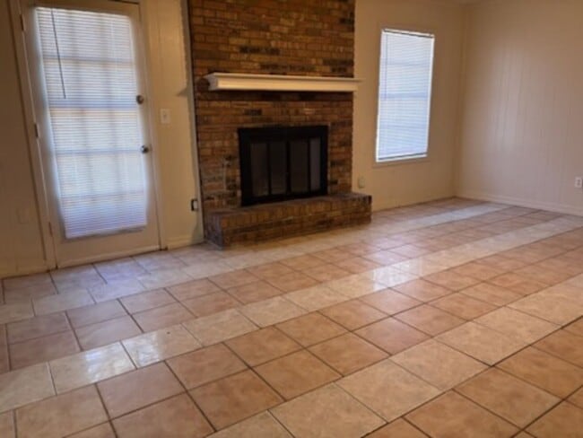 Building Photo - 1456 Glouchester Dr