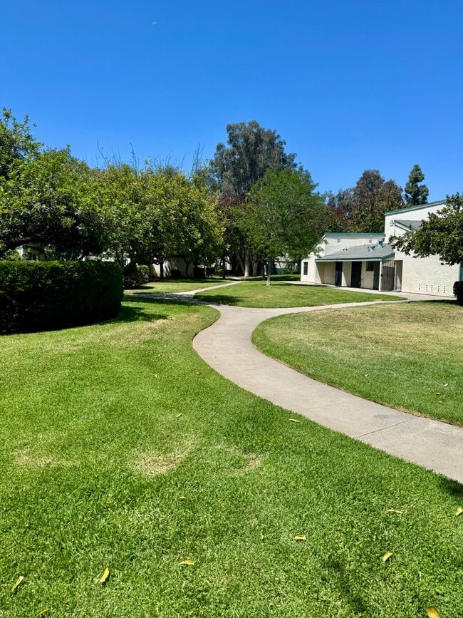 Building Photo - Spacious Upstairs Two-Bedroom 1 & 1/2 Bath...