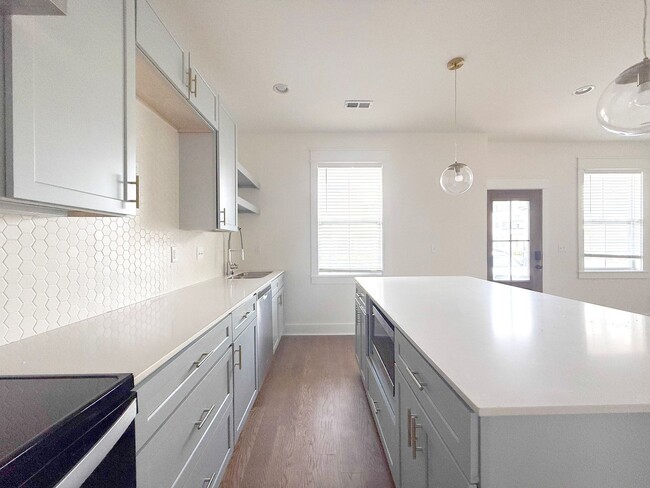 Building Photo - 4-Bedroom HOA Home with Pool Access Near Downtown Cookeville