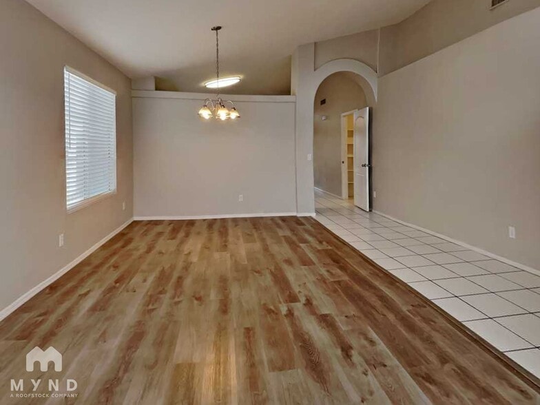 Building Photo - 1045 W Todd Dr