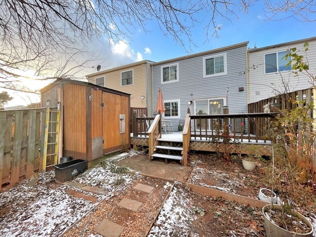 Building Photo - Newly Renovated 3 Bed 2.5 Bath Townhome With A Fenced Yard In Bannerwood Community