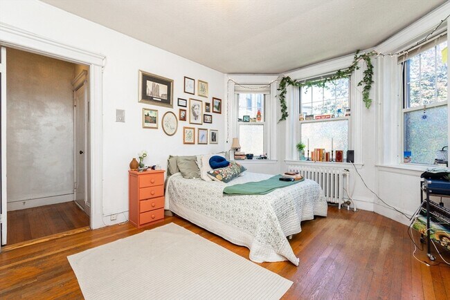 Building Photo - 118 Riverway