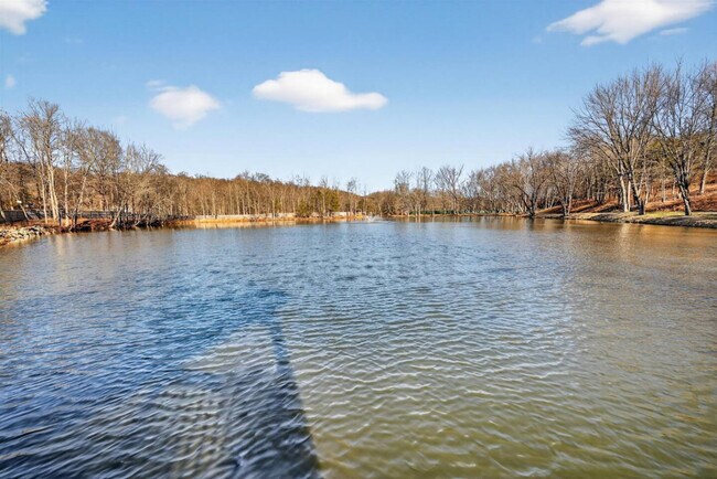 Building Photo - 443 Clove Rd