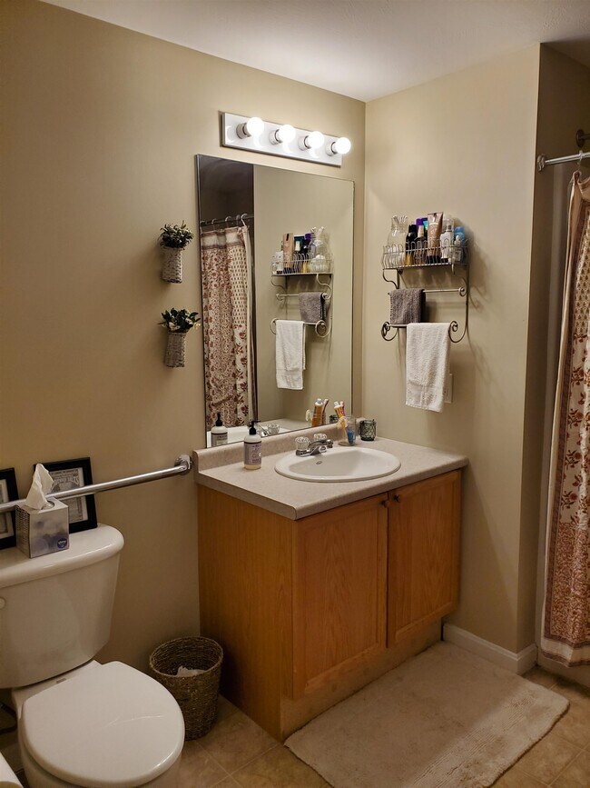 Building Photo - 4 Crestview Cir