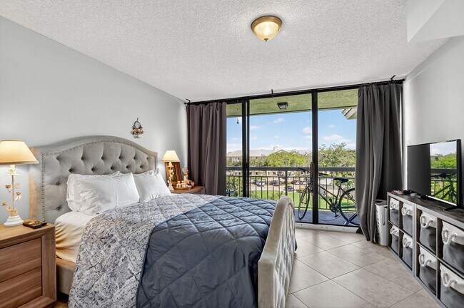 Building Photo - 6205 Balboa Cir