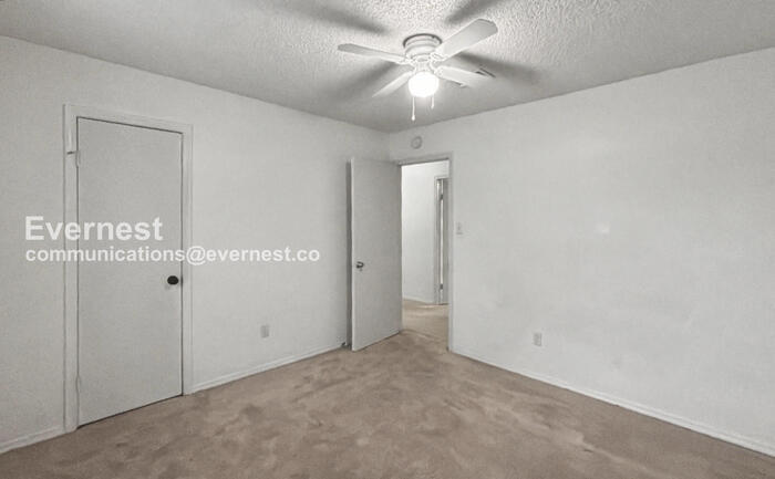 Building Photo - 3206 Abbey Field Ln