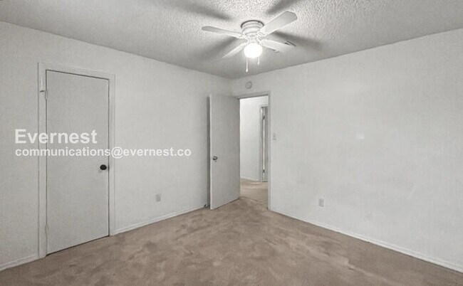 Building Photo - 3206 Abbey Field Ln