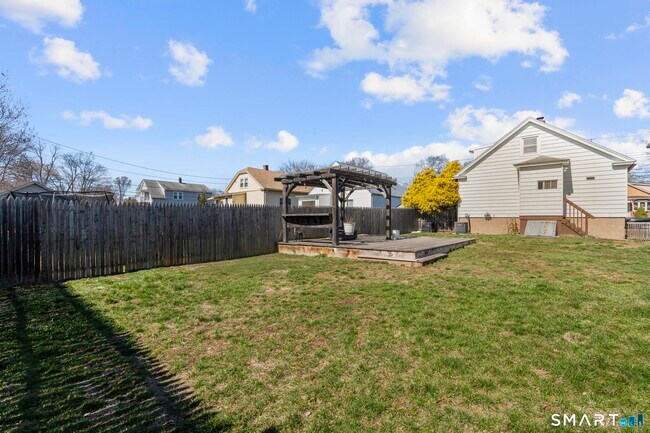 Building Photo - 28 Iver Ave