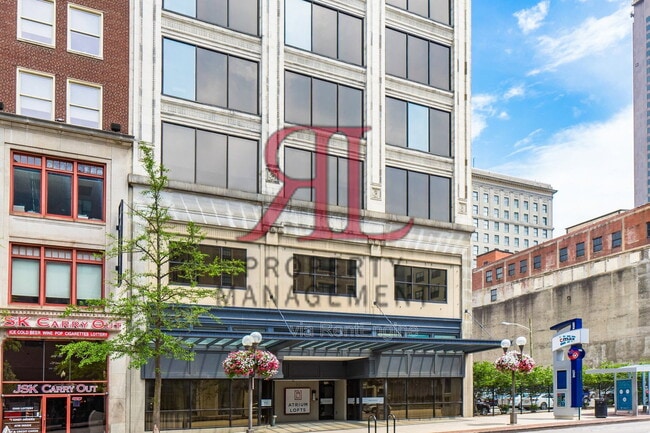 Building Photo - 106 N High St