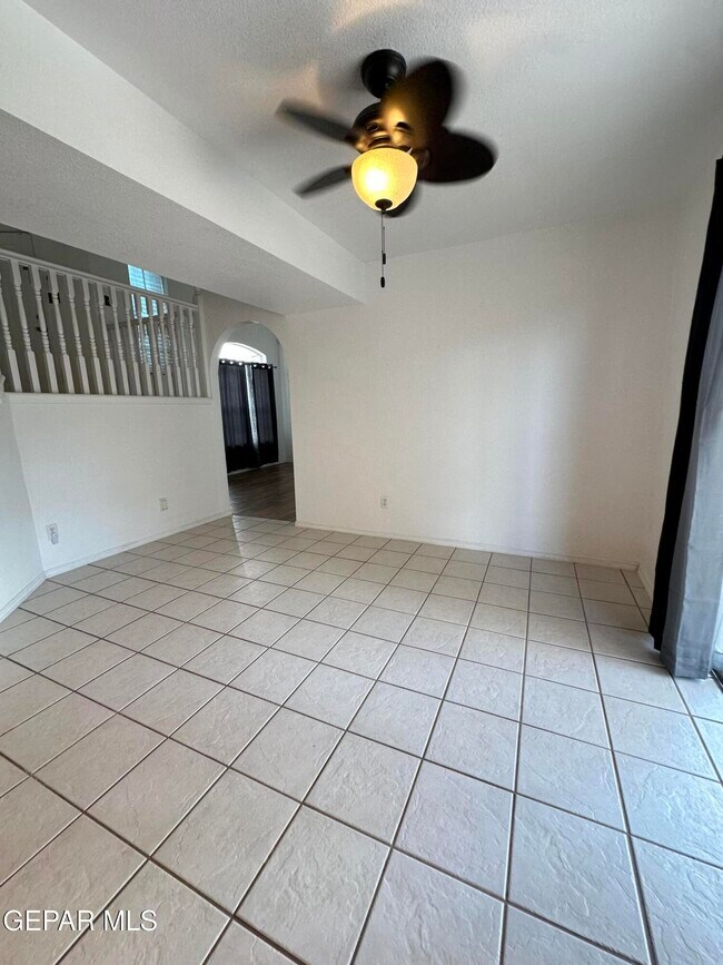 Building Photo - 1340 James Cravens Ct