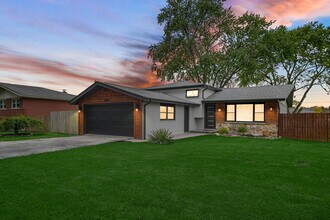 Building Photo - 10324 S 81st Ave