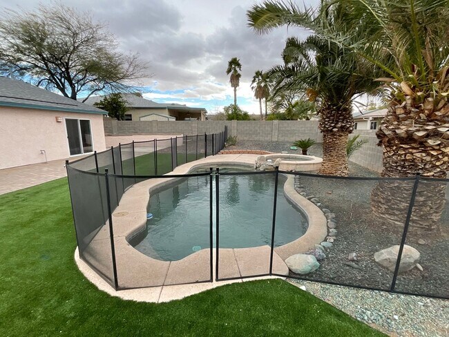 Building Photo - Pool and spa with Mountain views