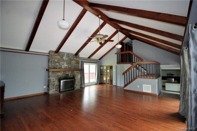 Building Photo - 7 Tamarack Rd