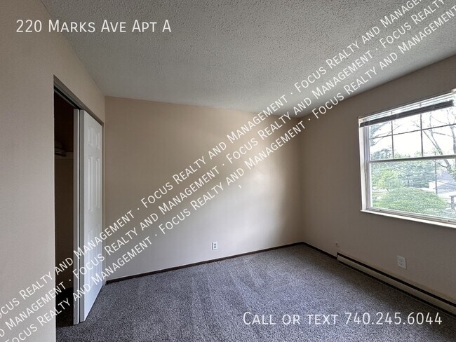 Building Photo - 220 Marks Ave