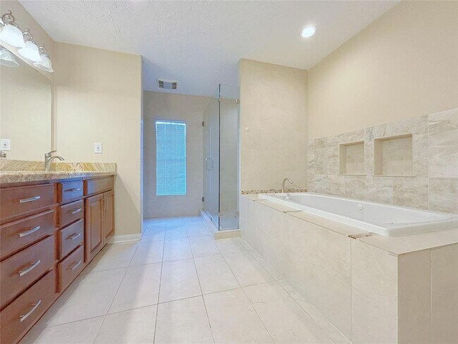 Building Photo - 14718 Atterbury Dr