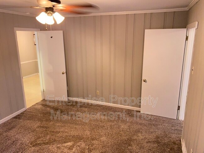 Building Photo - 1623 Delmont Rd