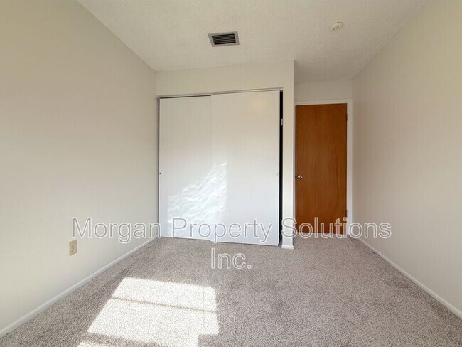 Building Photo - 1221 Poinsettia Ave