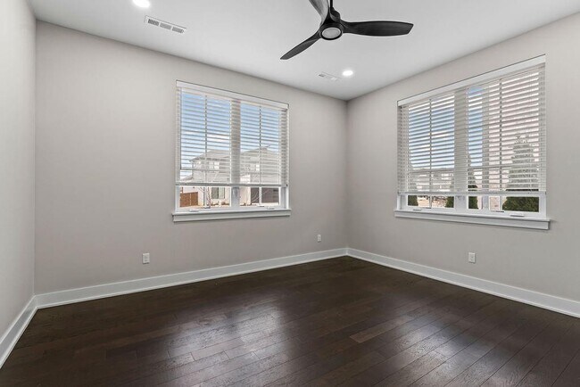 Building Photo - 3505 SW Radiance Ave