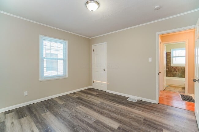 Building Photo - 494 Eldon Ave