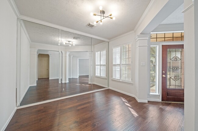 Building Photo - 6214 Laguna Del Rey Dr