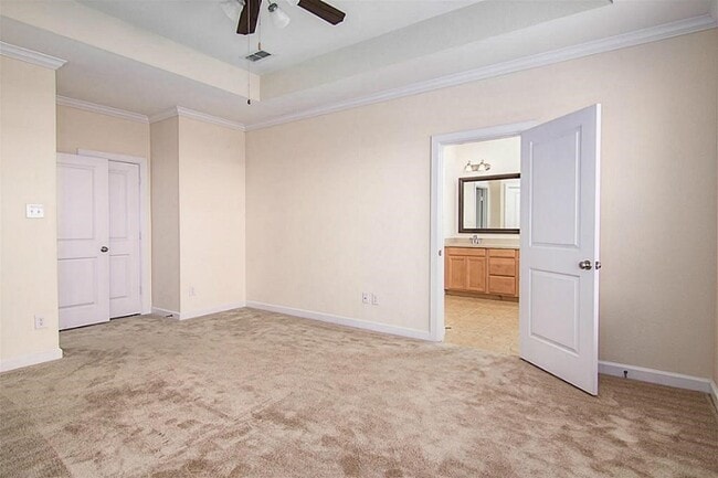 Building Photo - 8703 Seguin Cove Ln