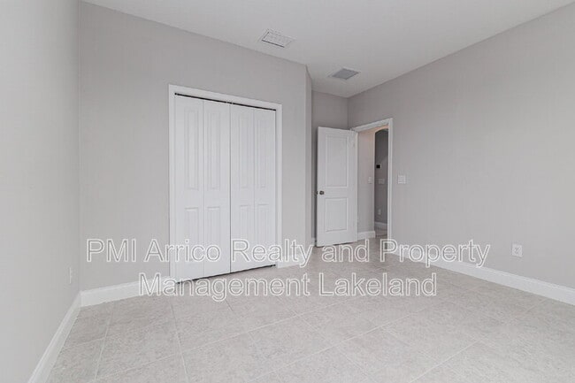 Building Photo - 2609 Village Lakes Blvd