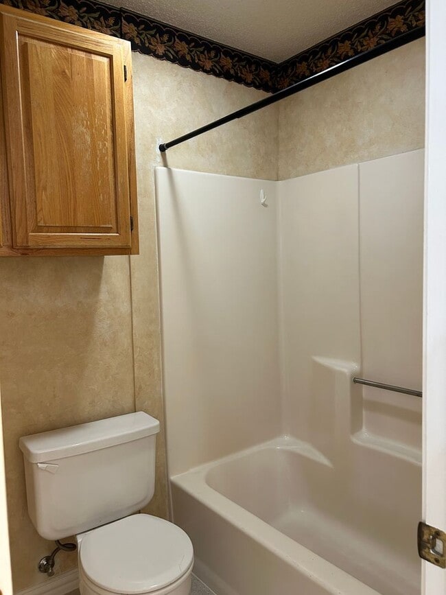 Building Photo - Beautiful 3 Bedroom, 2.5 Bathroom Townhome...