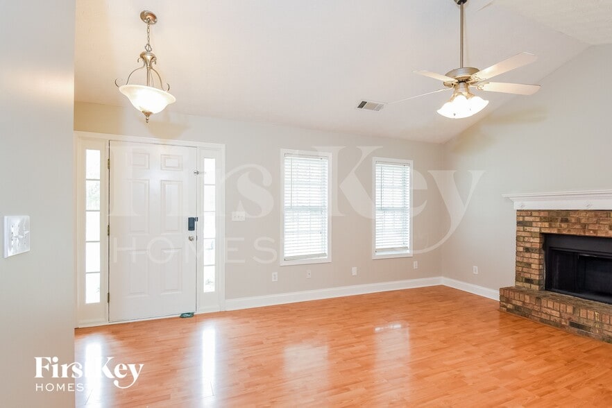 Building Photo - 12 Triangle Ln