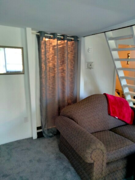 Building Photo - 1258 E Caracas Ave
