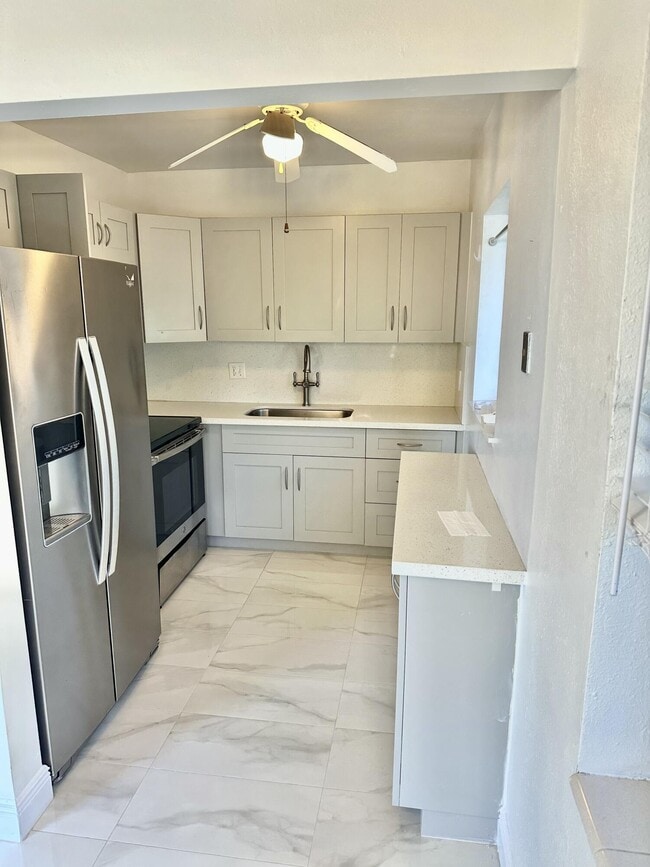 Building Photo - 2440 Lake Osborne Dr