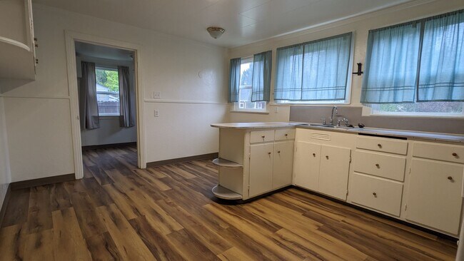 Building Photo - 2069 Holly St