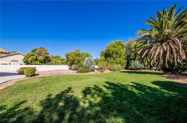 Building Photo - 1400 Castle Crest Dr