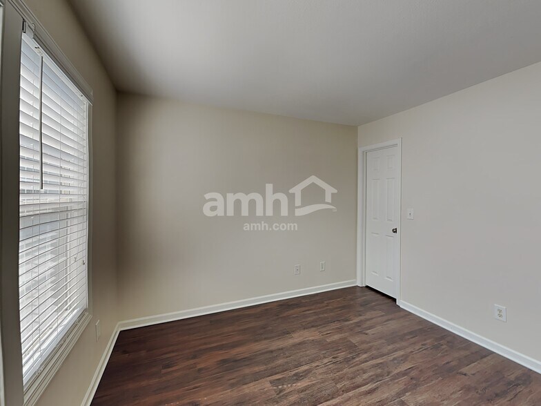 Building Photo - 11234 Heritage Green Dr