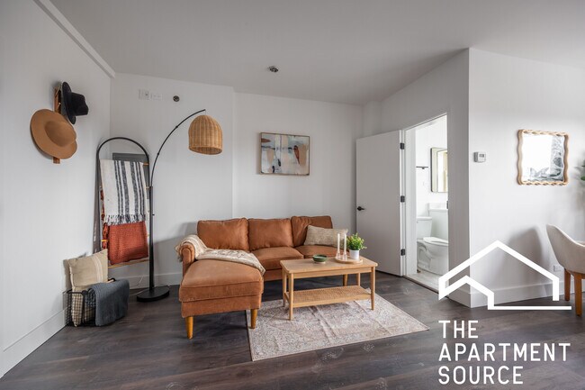 Building Photo - 1555 W Hollywood Ave