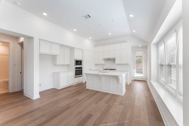 Building Photo - 26383 Golden Pass Lp