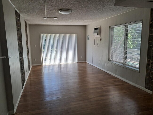 Building Photo - 13025 Emerald Dr